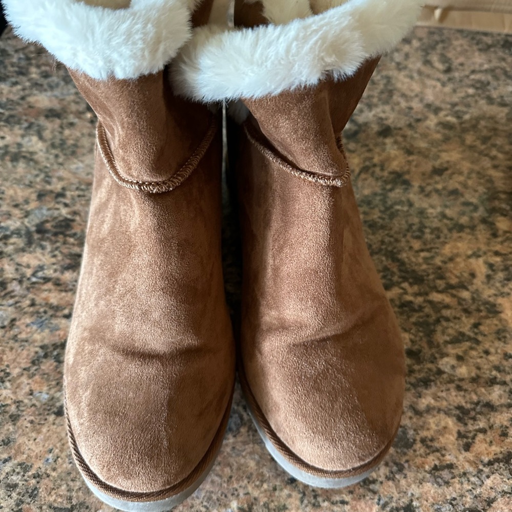 Women’s wedge boots size 9